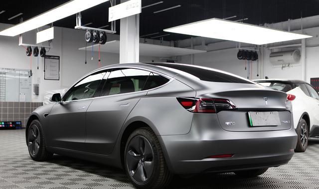 我就是我是不一样的颜色烟火山灰色的特斯拉model3你见过吗