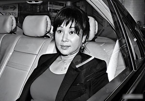 何鸿燊三太陈婉珍身价十几亿坐骑为何不选择劳斯莱斯