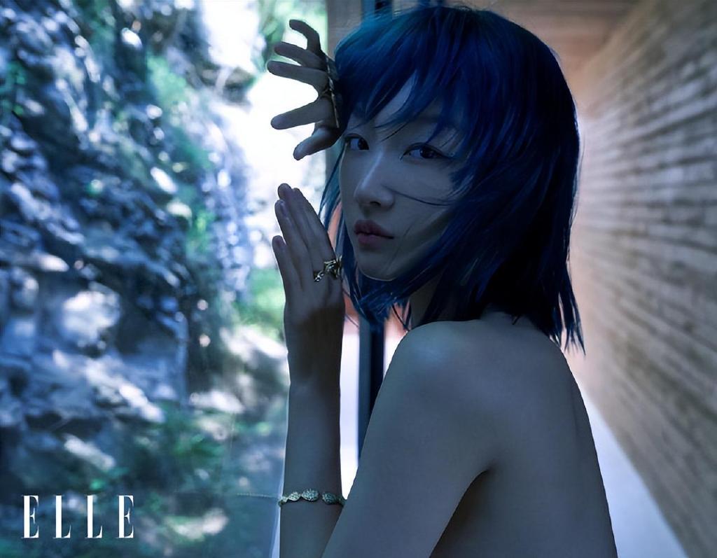 周冬雨最新封面大片,不穿上衣造型超惊艳,排骨胸纸片腰抢镜休闲区蓝鸢梦想 - Www.slyday.coM 周冬雨最新封面大片,不穿上衣造型超惊艳,排骨胸纸片腰抢镜休闲区蓝鸢梦想 - Www.slyday.coM