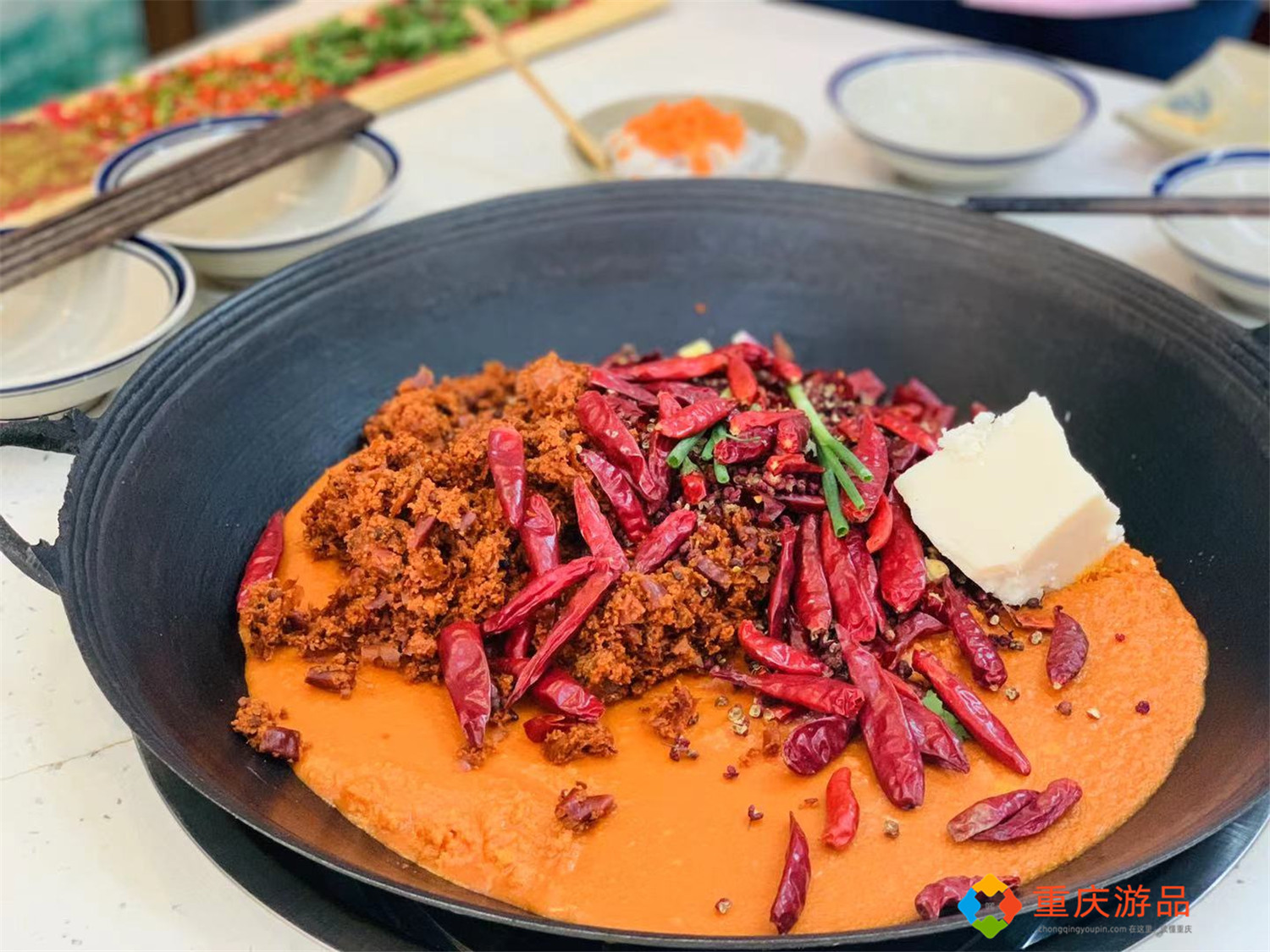 重庆杨家坪的老火锅,真正的"三拖幺",鸭肠3元一份随便吃