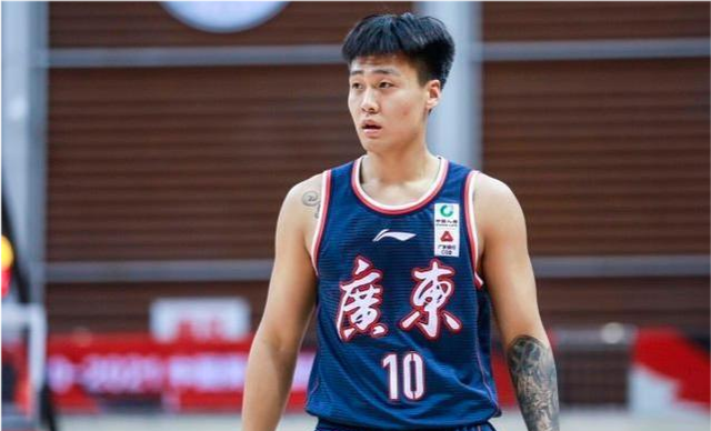 如果郭艾伦和赵睿互换,辽宁男篮和广东男篮,谁沾光了?