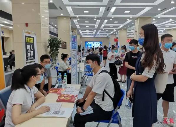 怕父母担心,90后姑娘被裁员后每天假装上班,有些大学生刚毕业就失业休闲区蓝鸢梦想 - Www.slyday.coM 怕父母担心,90后姑娘被裁员后每天假装上班,有些大学生刚毕业就失业休闲区蓝鸢梦想 - Www.slyday.coM