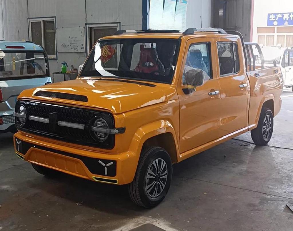 赛博坦克300皮卡版"老头乐",油电两用,才不到2万块-新浪汽车