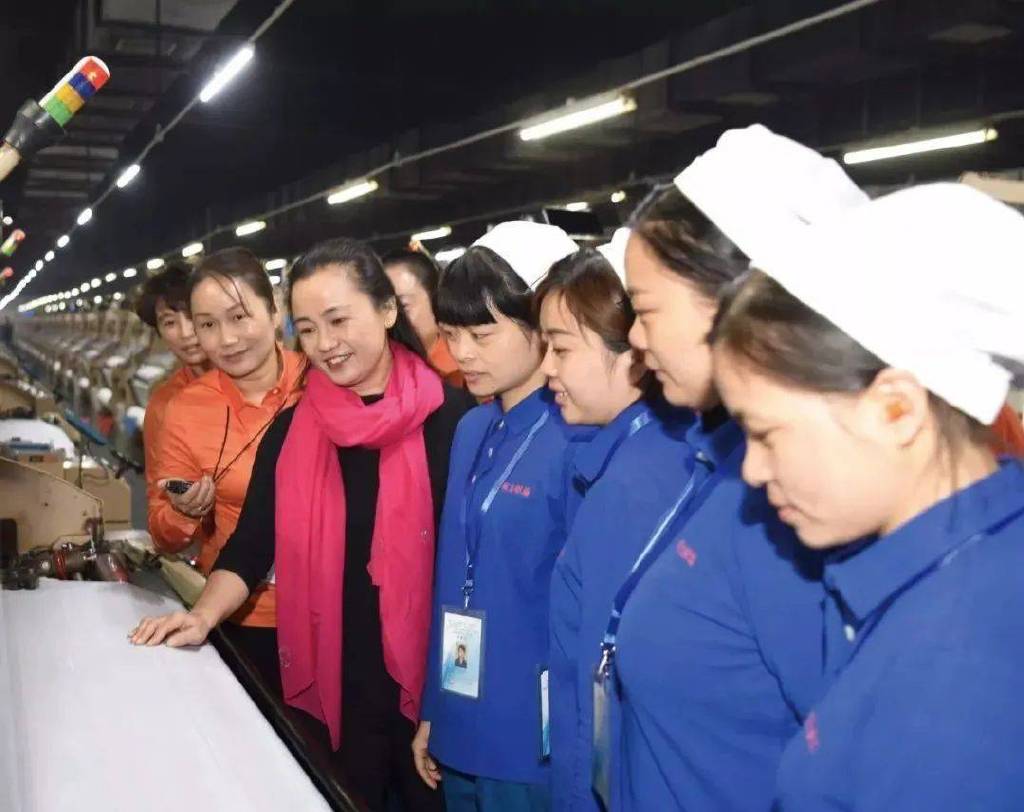 掌舵7000亿集团,她成了中国新女首富|恒力集团|范红卫|恒力石化_新浪