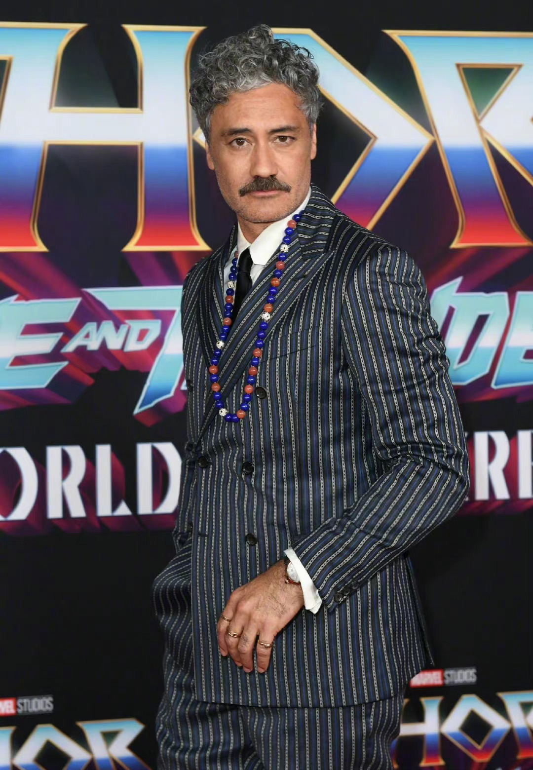 《雷神4》导演塔伊加·维迪提亮相本片全球首映会……__财经头条