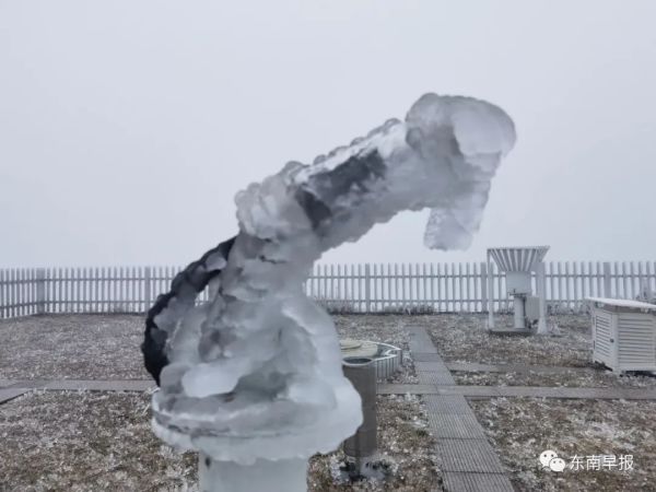刚刚！泉州下雪了！休闲区蓝鸢梦想 - Www.slyday.coM