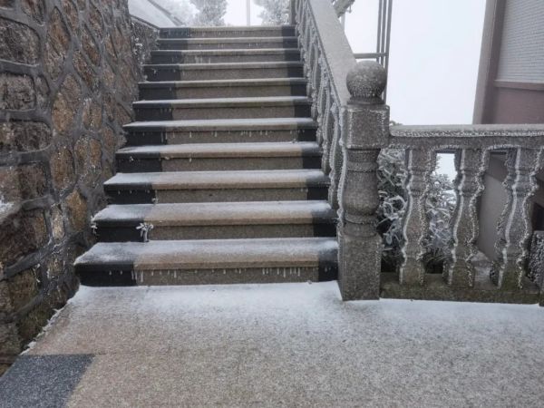 刚刚！泉州下雪了！休闲区蓝鸢梦想 - Www.slyday.coM