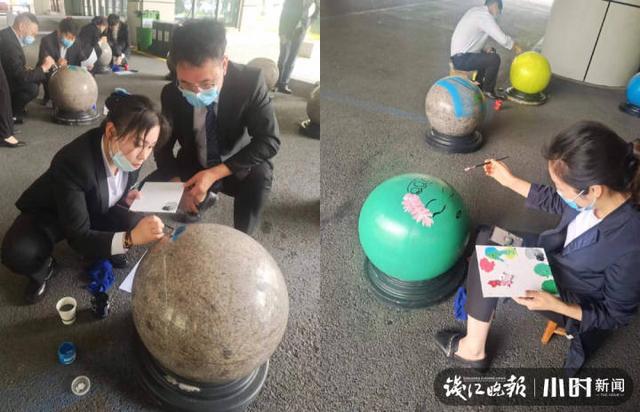 杭州街头的隔离墩都会卖萌了?叮当猫、皮卡丘、愤怒的小鸟……原来是他们画的休闲区蓝鸢梦想 - Www.slyday.coM 杭州街头的隔离墩都会卖萌了?叮当猫、皮卡丘、愤怒的小鸟……原来是他们画的休闲区蓝鸢梦想 - Www.slyday.coM