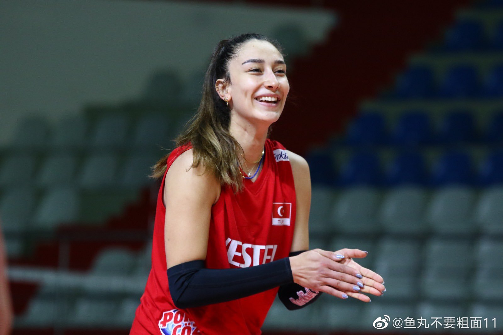 土耳其9593女排继续训练,准备接受王云蕗发球检验__财经头条