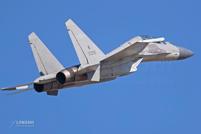 兼具空战对地攻击,国产歼16战斗机大批装备,成歼20踹门最佳拍档