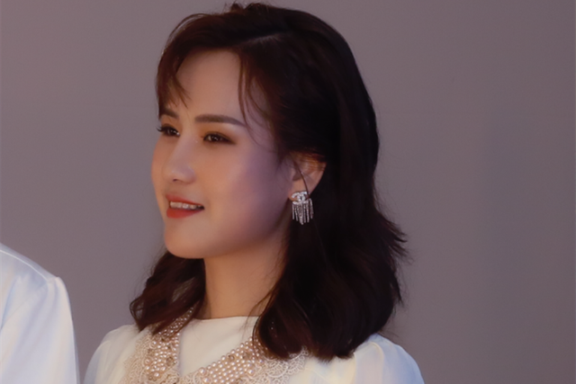 "歪脸女孩"赵宏秋:受资助变身"女神",舍弃百万年薪