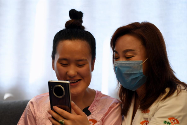 "歪脸女孩"赵宏秋:受资助变身"女神",舍弃百万年薪