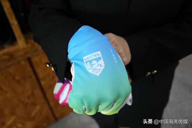 “冬奥运动员戴上了我们产的手套”海关帮扶小企业进军冬奥“大产业”休闲区蓝鸢梦想 - Www.slyday.coM “冬奥运动员戴上了我们产的手套”海关帮扶小企业进军冬奥“大产业”休闲区蓝鸢梦想 - Www.slyday.coM