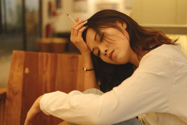 "为了不离婚,我默许丈夫婚外有人,后悔了"一个女人的无奈倾诉