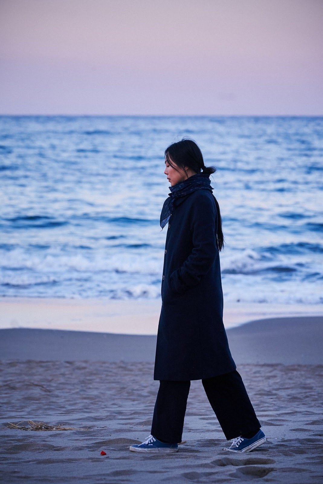 金敏喜 / 《独自在夜晚的海边》_高清图集_新浪网