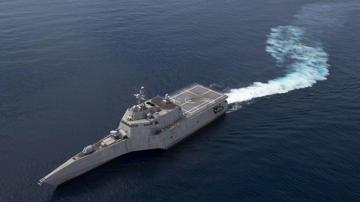 美国海军"独立"级濒海战斗舰"加布里埃尔·吉福德"号(lcs 10)本周