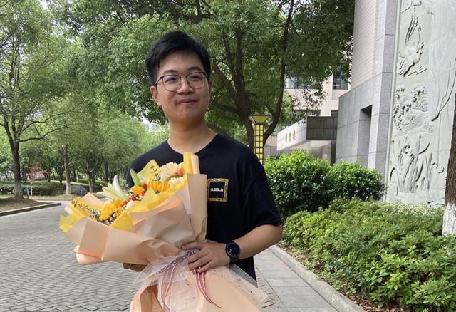 高考放榜！襄阳高分同学分享学习经验休闲区蓝鸢梦想 - Www.slyday.coM