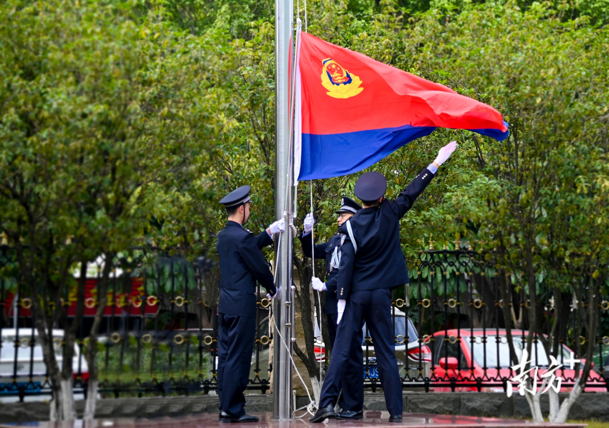 警旗猎猎誓言铮铮梅州兴宁市公安局举行系列活动庆祝中国人民警察节