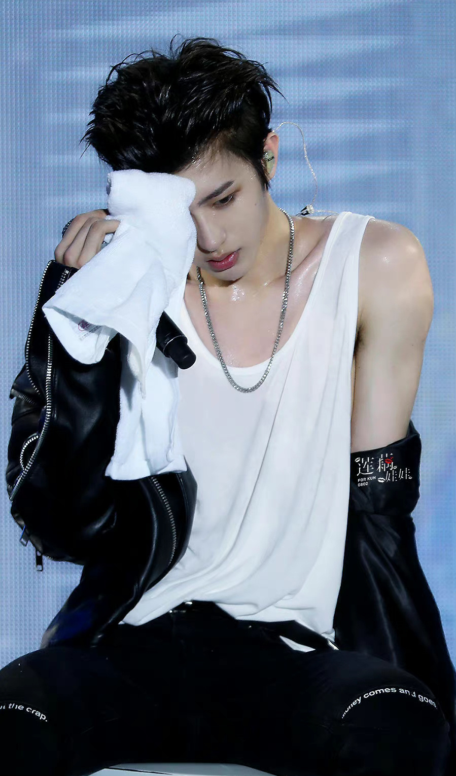 那就浅看一下真的吧|蔡徐坤|上衣_新浪新闻