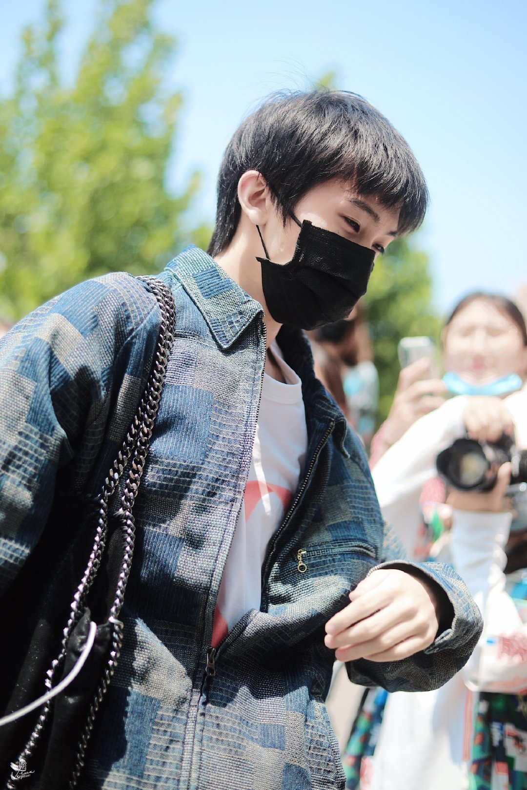 林墨上班饭拍~ 墨墨的造型清新又简约,男大学生上班辛苦啦 !