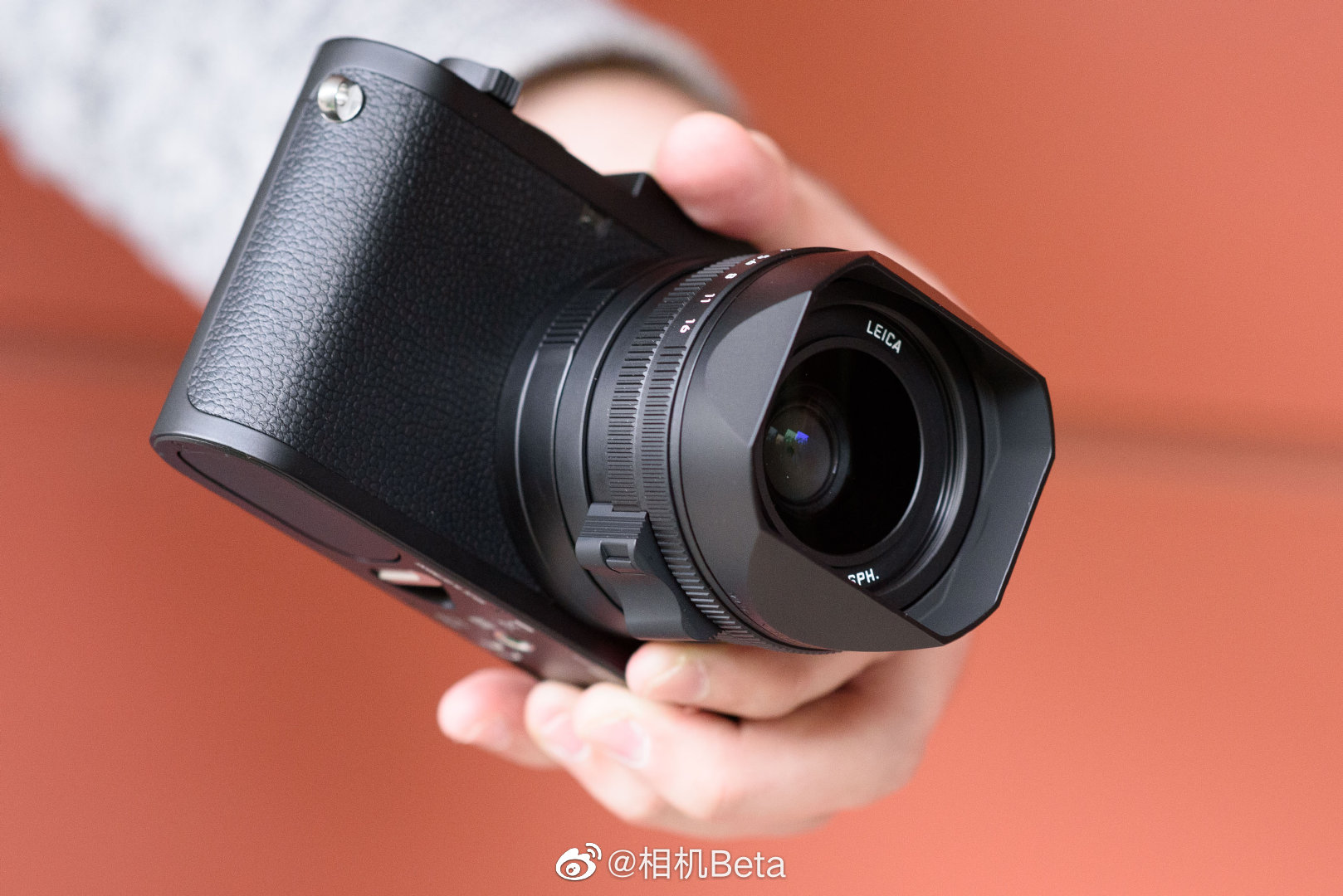 徕卡leicaq2monochrom黑白机实物上手图