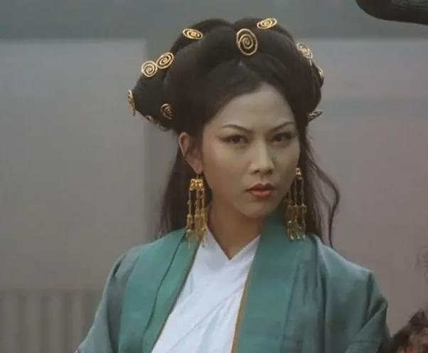 86版《西游记》的王凤霞,带股辣劲的端庄正宫脸,一看就不好惹.