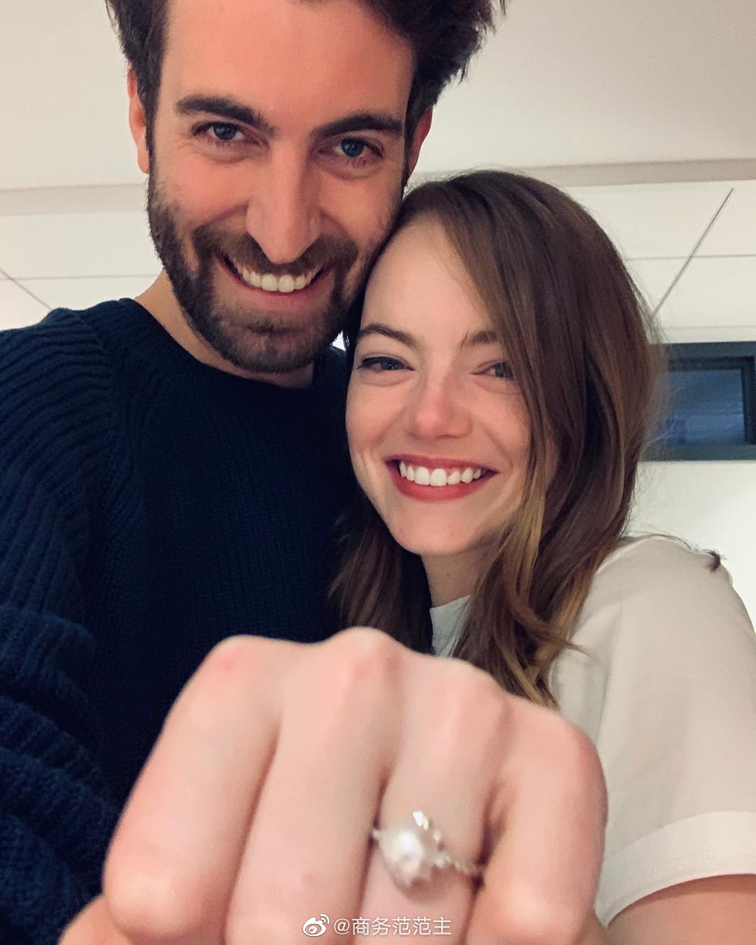 奥斯卡影后emma stone即将和未婚夫完婚!据外媒报道