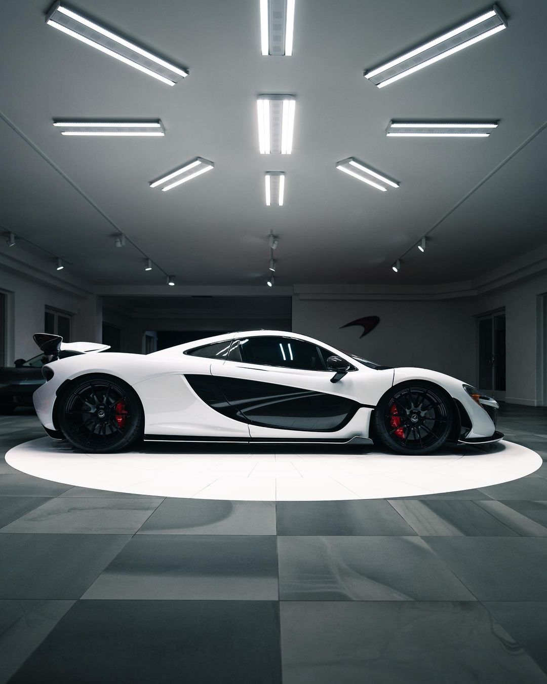 不多见的白色迈凯伦p1!