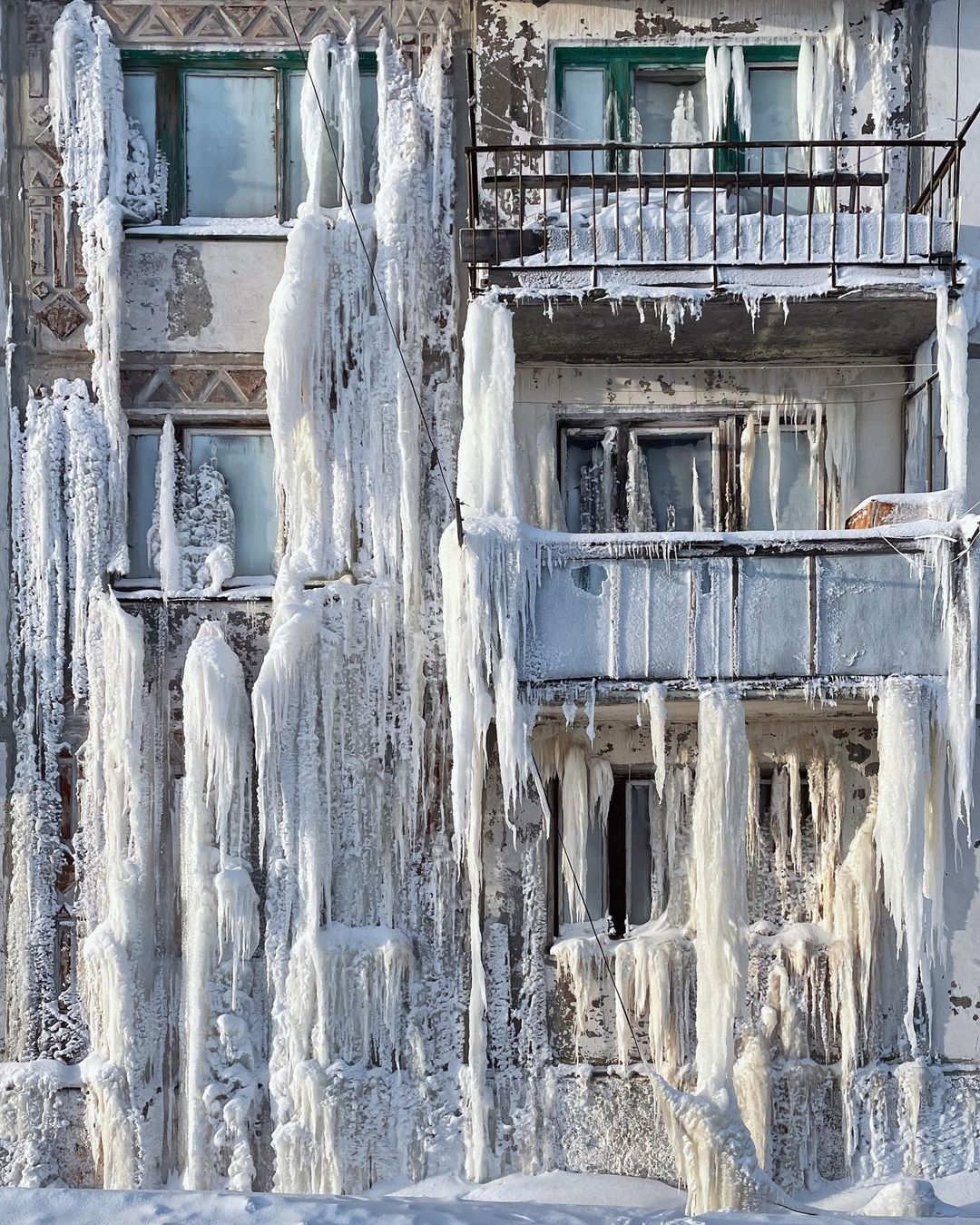 冰封的外墙 | 俄罗斯最冷的城市之一沃尔库塔的冬天_高清图集_新浪网