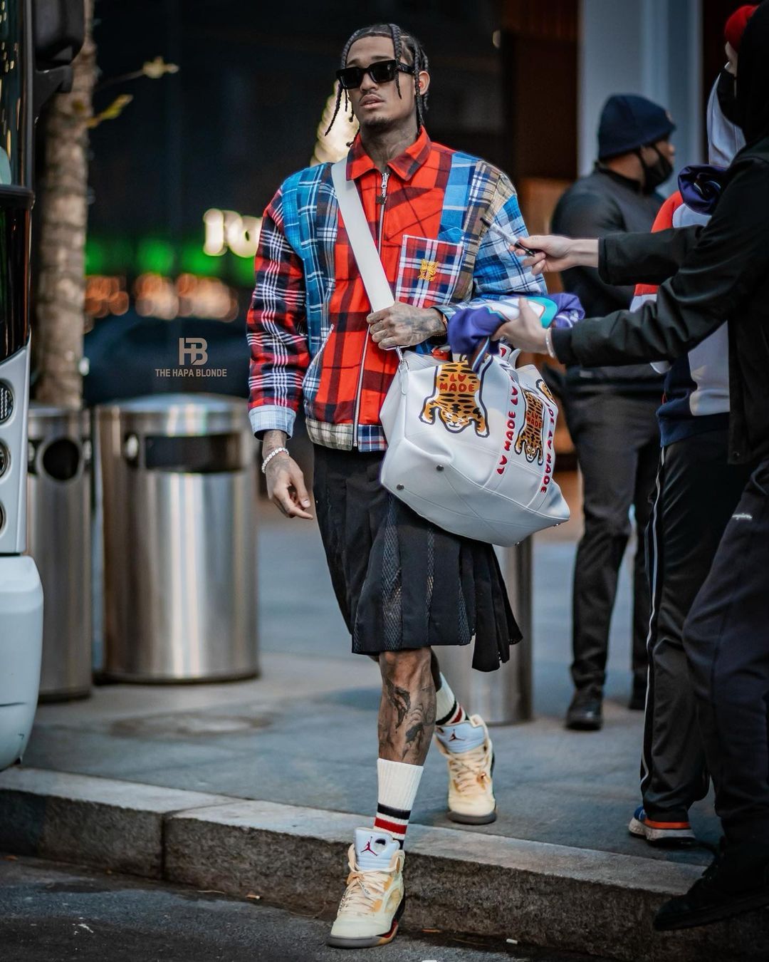 克拉克森这穿搭风格也是够刺激的_高清图集_新浪网