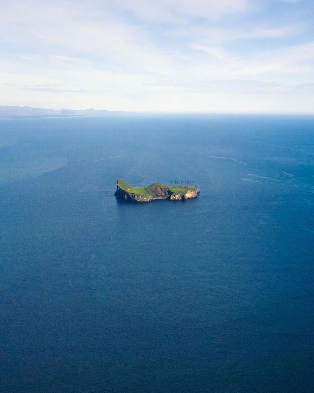 冰島埃德利扎島上孤獨的小屋insh0rdur