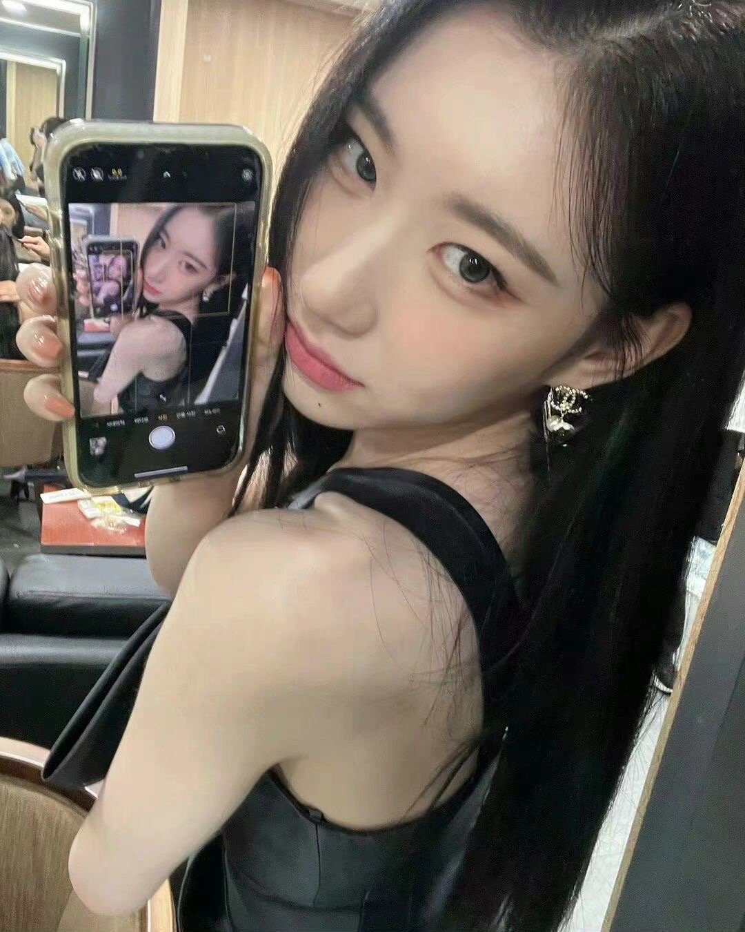 李彩领 她怎么这么会对镜自拍!_高清图集_新浪网