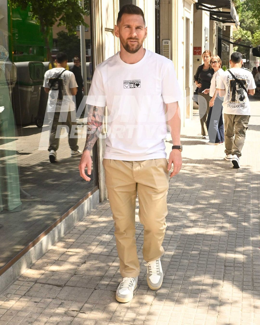 梅西在巴塞罗那_高清图集_新浪网