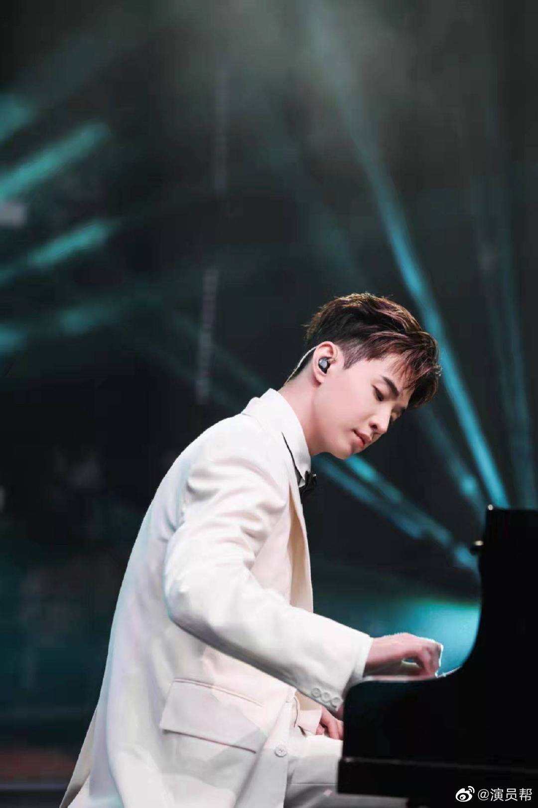 刘宪华的小提琴简直了.真的是很不错呀……__财经头条