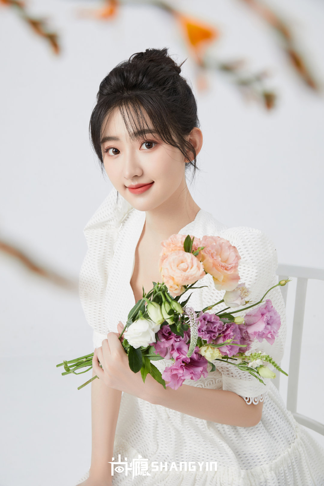 杨雨潼最新杂志大片清新灵动化身花系少女