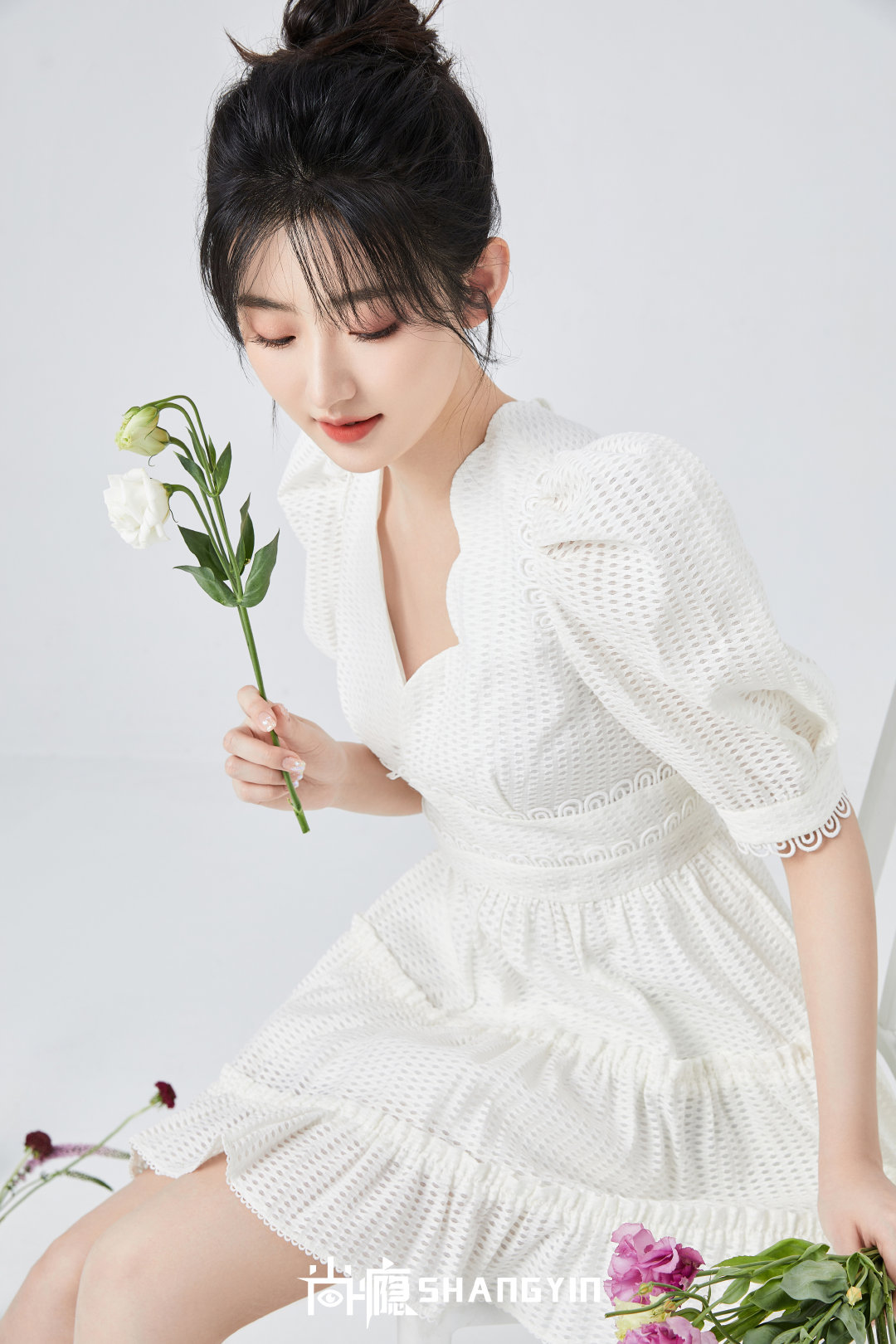 杨雨潼最新杂志大片清新灵动化身花系少女