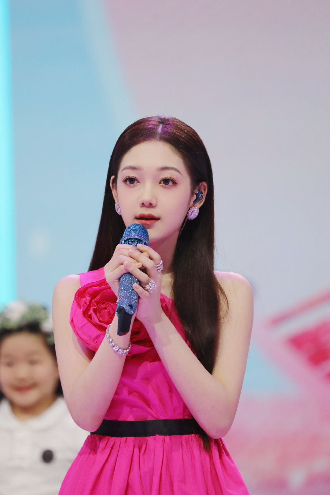 希林娜依·高担任北京卫视《我的桃花源》“桃源大使”并唱同名主题曲