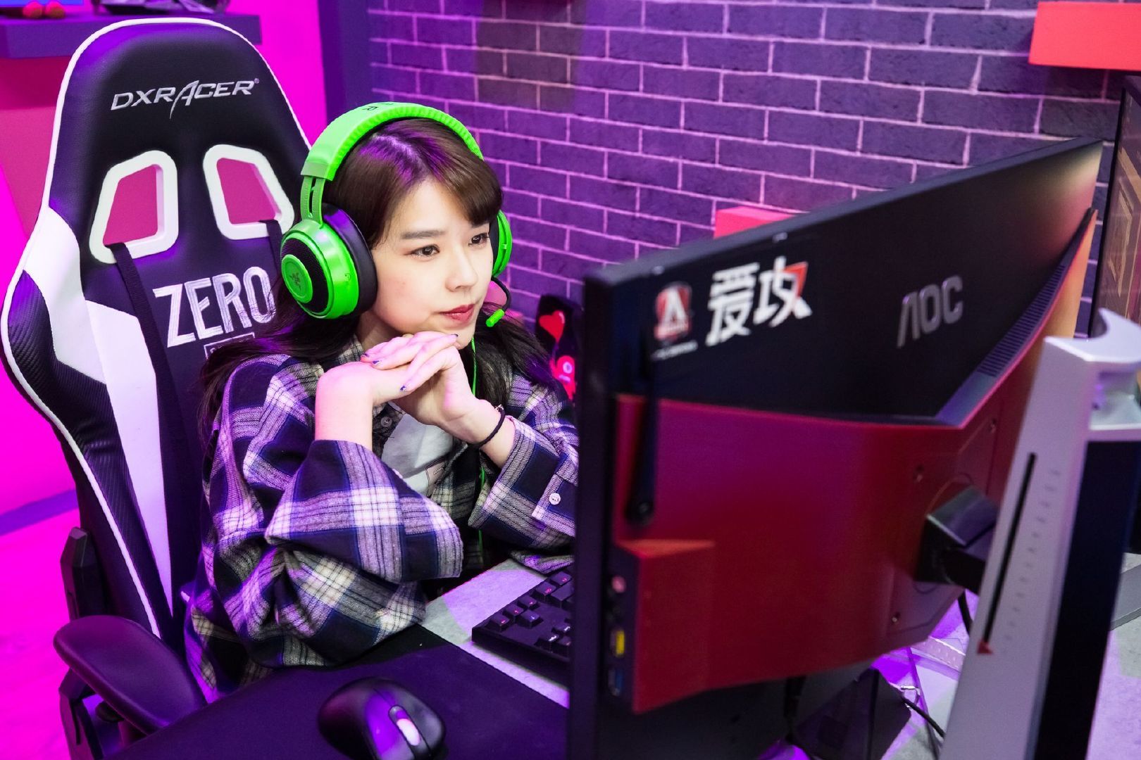 沫子演唱"淡黄色的长裙",要参加创造营?网友:鹿晗可是她老板