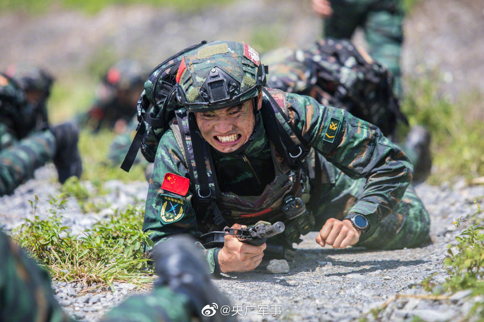 利刃出击!直击广西武警特战队员野外实战化训练