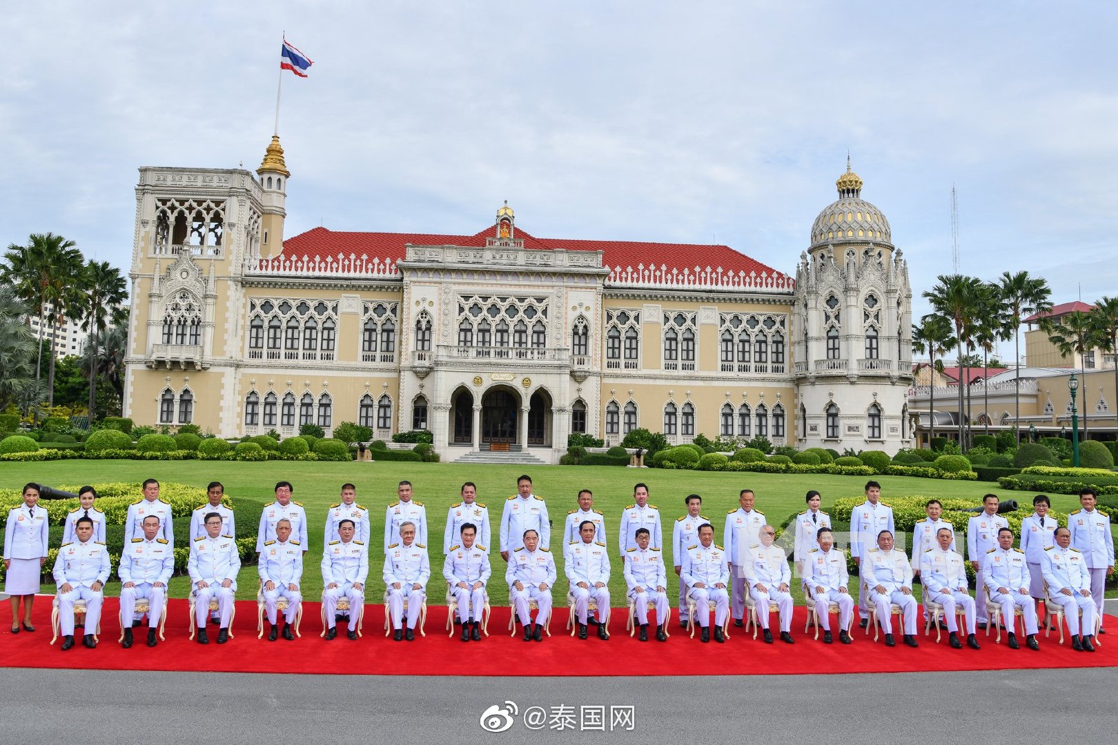 泰国内阁成员合体留影,首次会议于今日召开_高清图集_新浪网