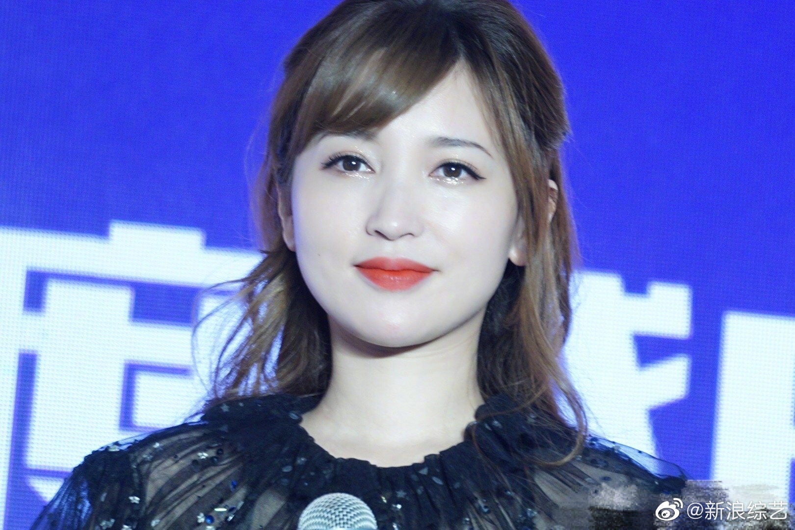 金莎 出席活动时高清怼脸照曝光,脸部浮肿似乎胖了