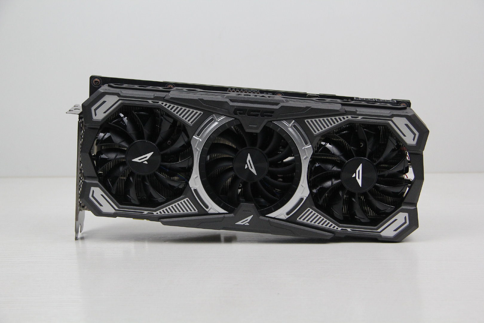 测试结果显示只要不开启原生光追,索泰geforce rtx 3070 pgf oc可以