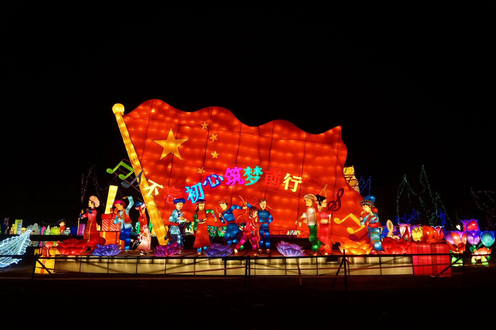 山西晋中龙泽彩灯打造美轮美奂的童话世界