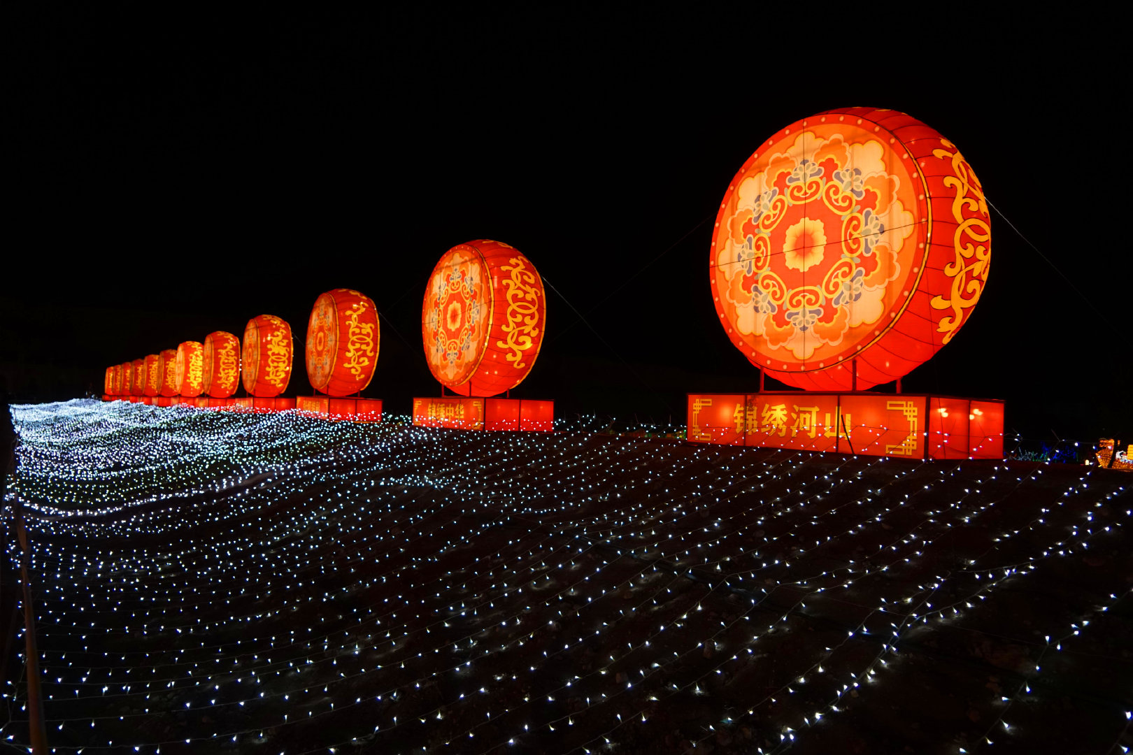 山西晋中龙泽彩灯打造美轮美奂的童话世界