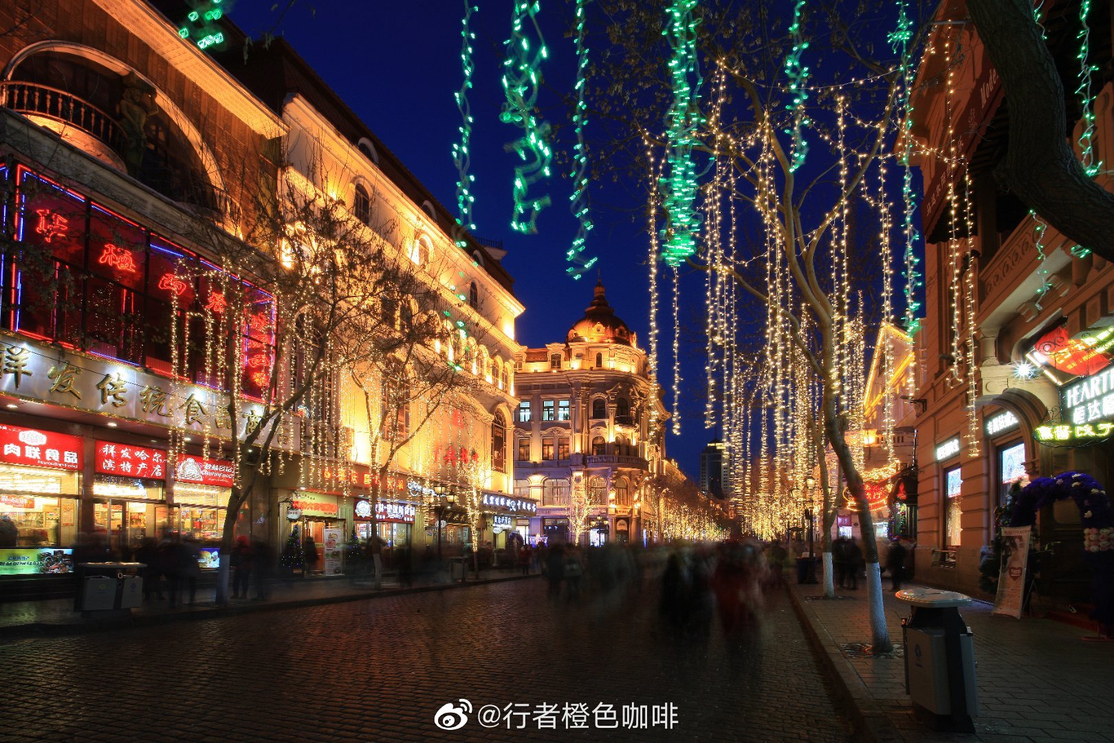 夜游中央大街,你会发现,即便在冬季……
