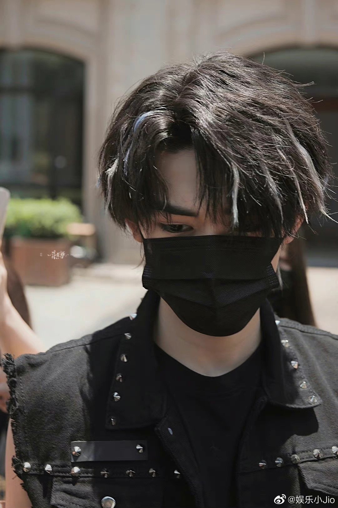 宋亚轩新专辑银白色挑染造型真的好帅气啊