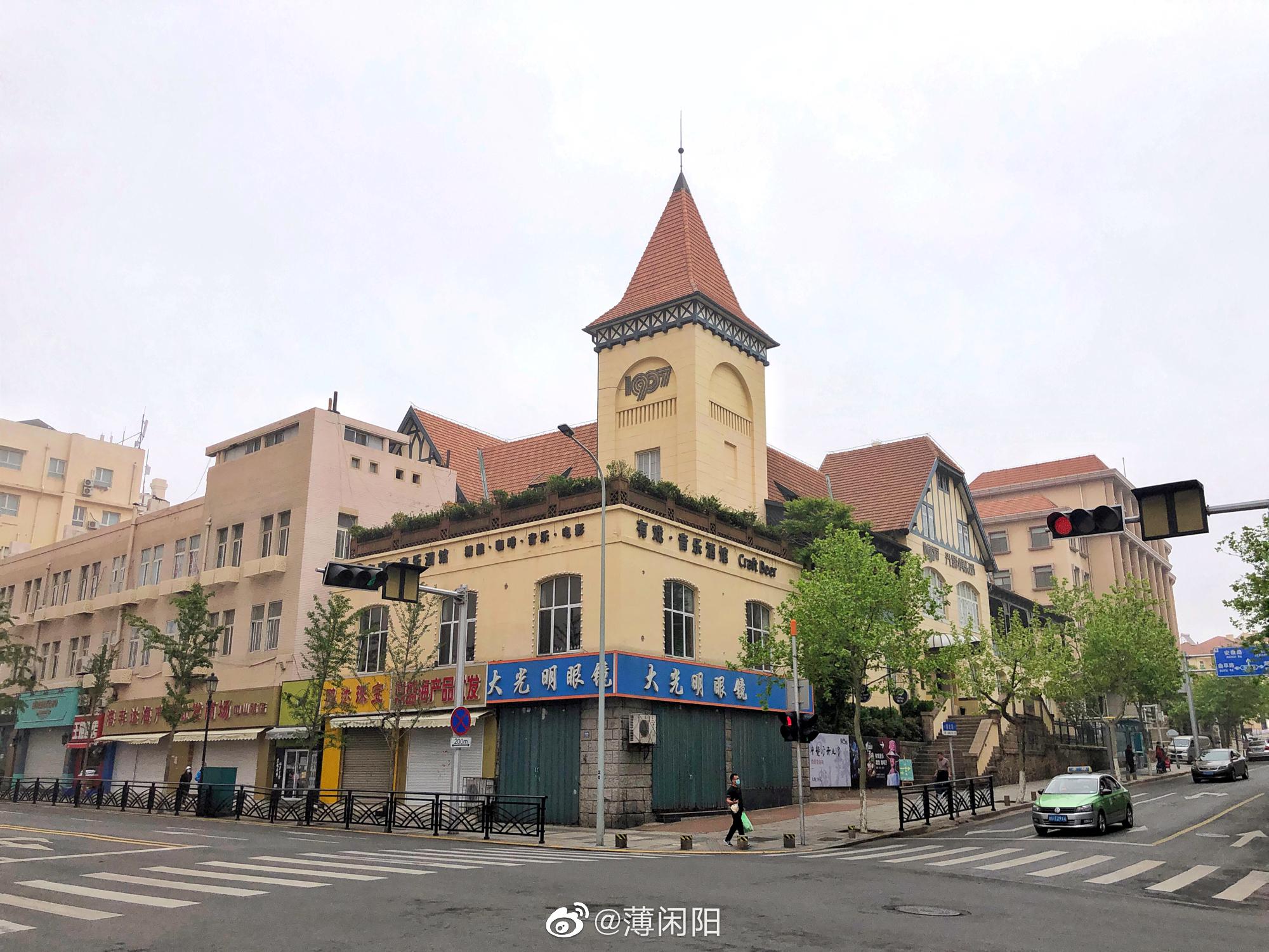 闲暇之时,愿意到青岛老城区转一转.一路慢走慢品