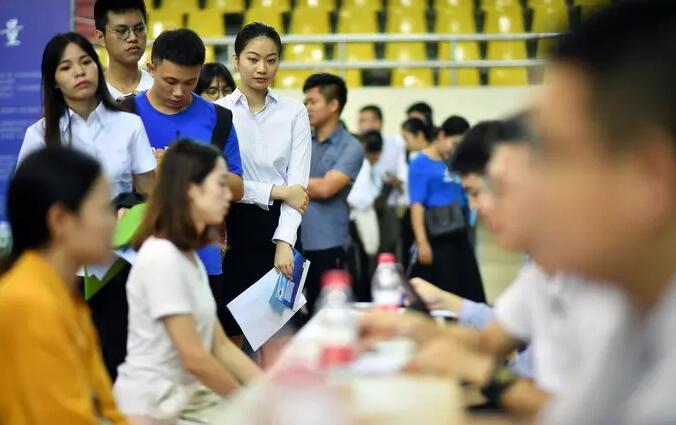 怕父母担心,90后姑娘被裁员后每天假装上班,有些大学生刚毕业就失业休闲区蓝鸢梦想 - Www.slyday.coM 怕父母担心,90后姑娘被裁员后每天假装上班,有些大学生刚毕业就失业休闲区蓝鸢梦想 - Www.slyday.coM