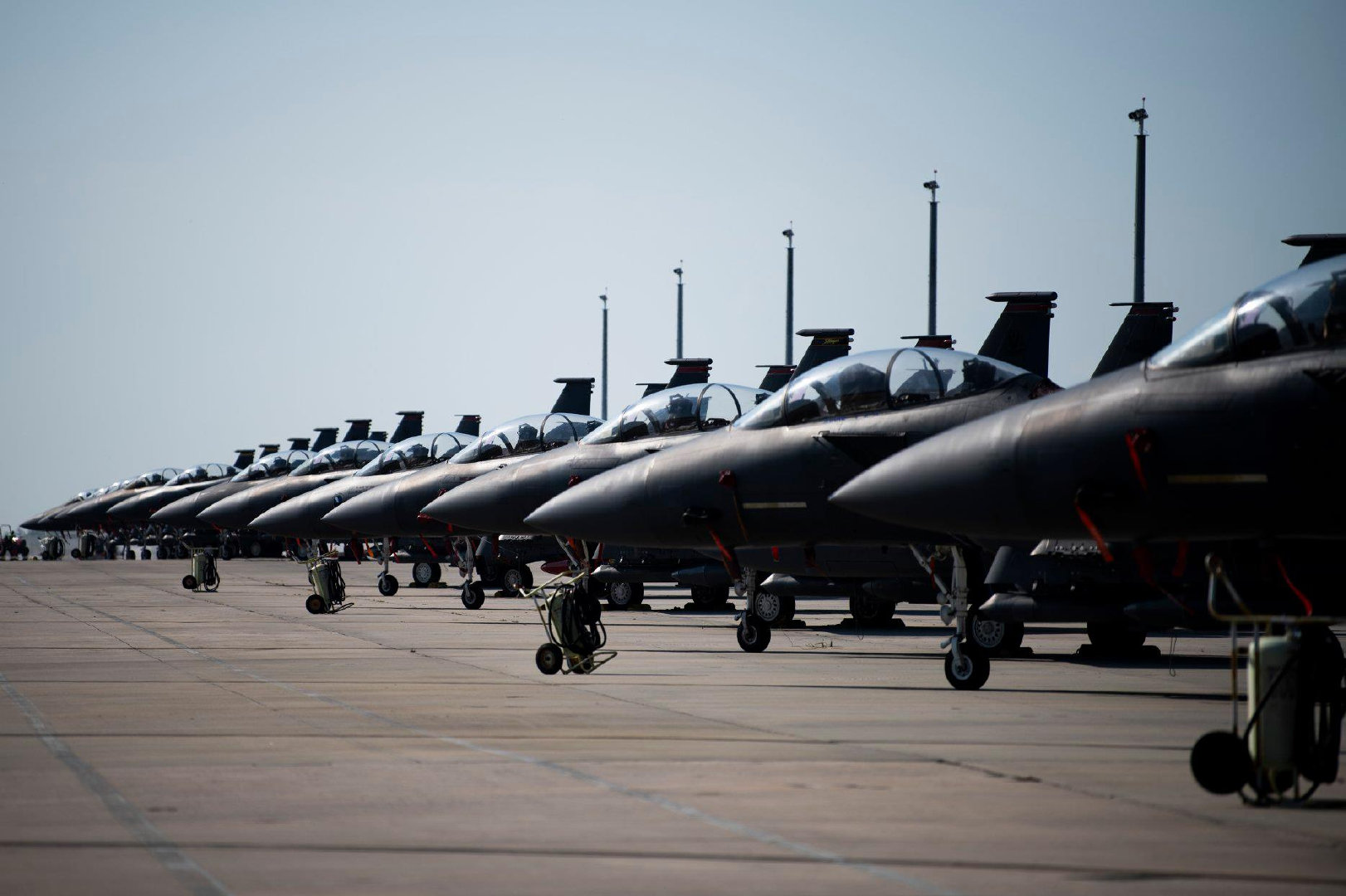 廷德尔空军基地的众鹰们