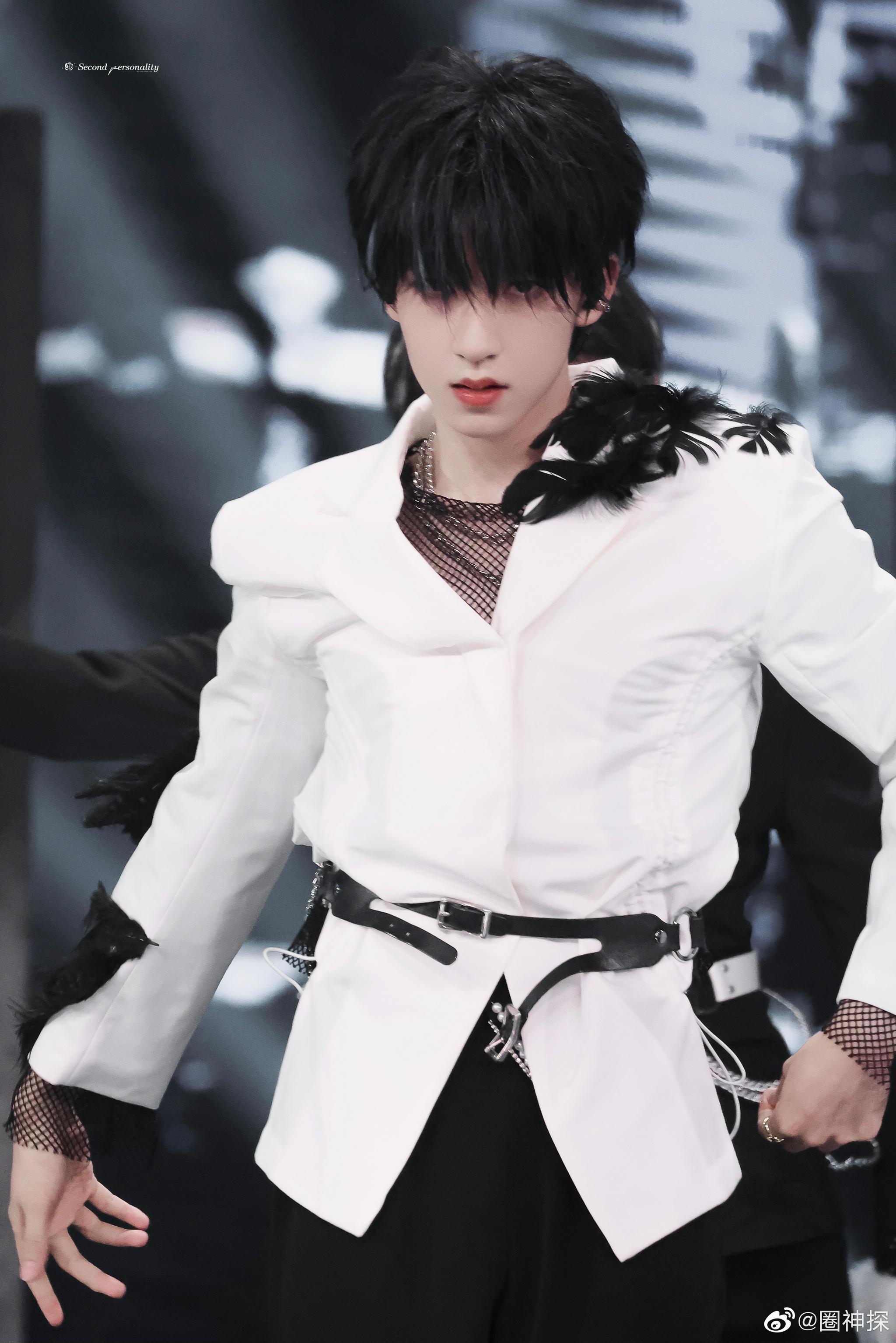 时代少年团贺峻霖criminal舞台饭拍